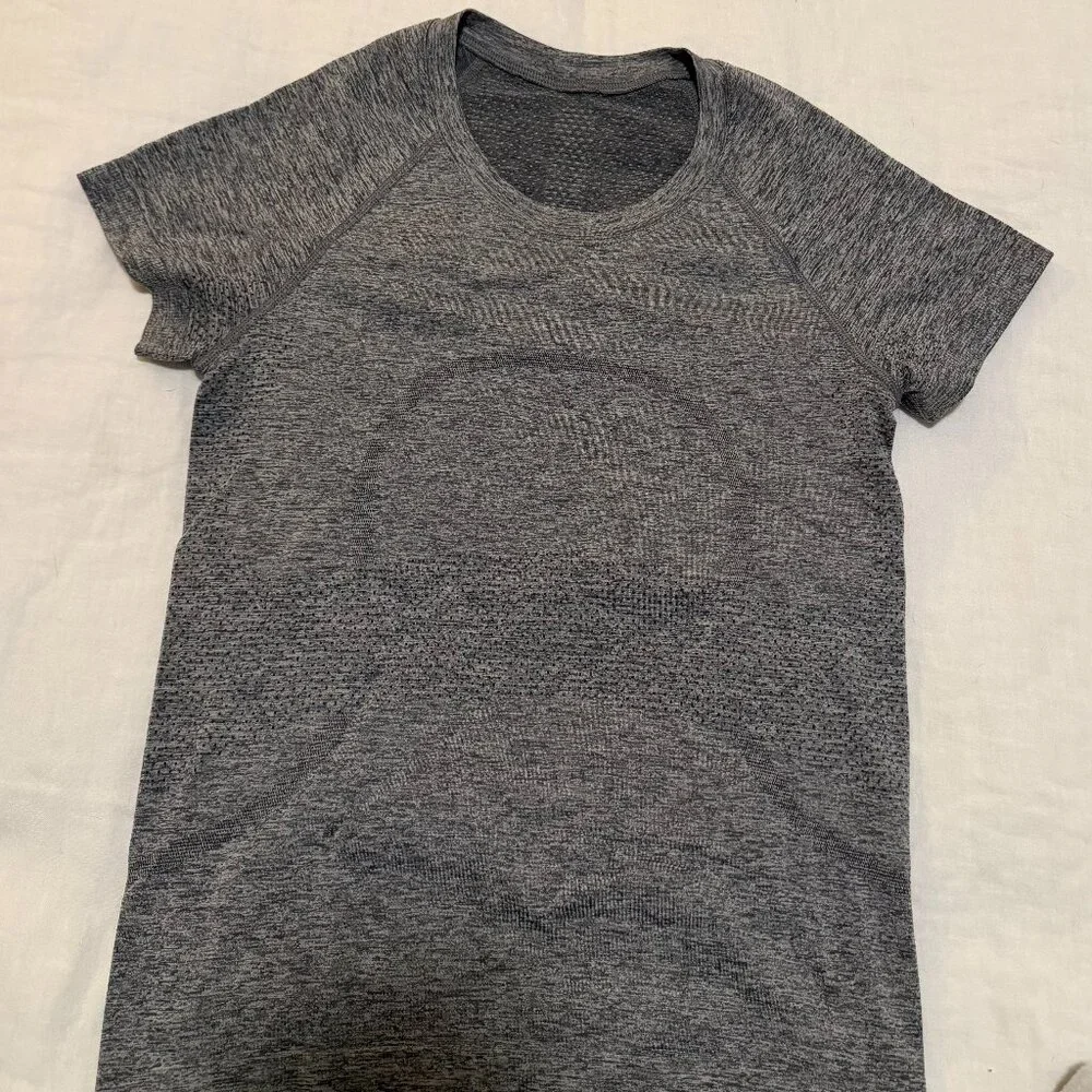 Swiftly Tech Short-Sleeve Shirt 2.0 Waist Length slate size 4 - Picture 3 of 3